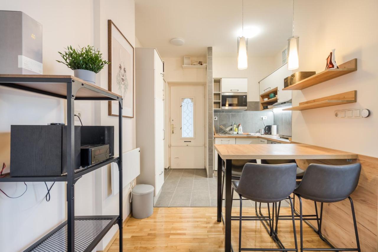 Bpr Blue Paradise Apartment With A/C Budapeste Exterior foto